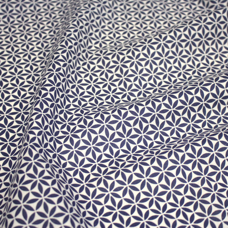 Tissu cotonnade motif japonais feuilles géométriques ASANOHA, bleu indigo & écru - TissusPapi.com