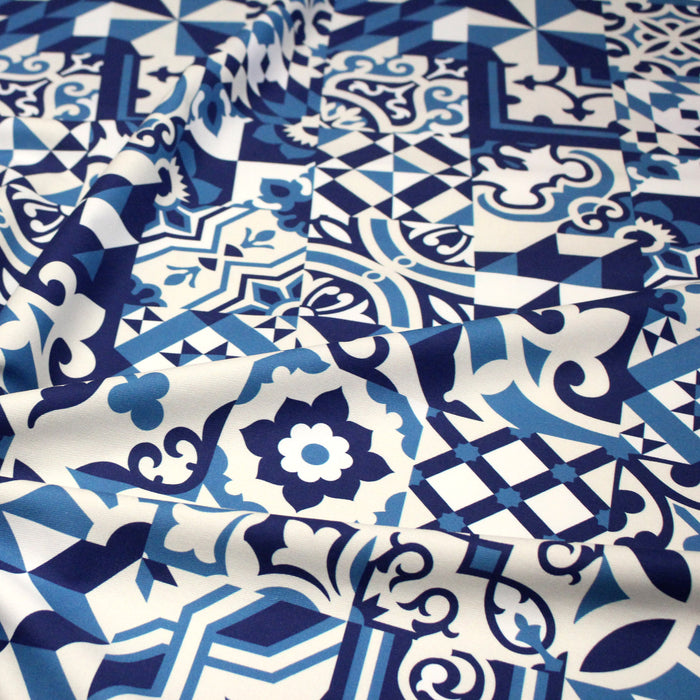 Tissu gabardine coton imprimée motif carreaux de faïence azulejos modernes, trois couleurs dispos - STANDARD 100 OEKO - TEX - TissusPapi.com