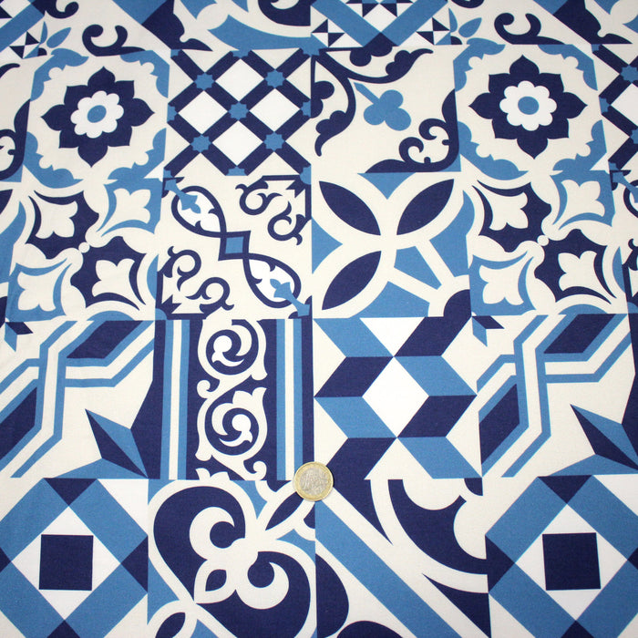 Tissu gabardine coton imprimée motif carreaux de faïence azulejos modernes, trois couleurs dispos - STANDARD 100 OEKO - TEX - TissusPapi.com