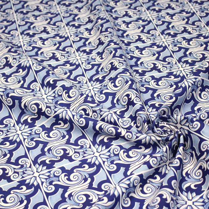 Tissu gabardine coton imprimée motif anciens carreaux de faïence bleus, azulejos - STANDARD 100 OEKO - TEX - TissusPapi.com