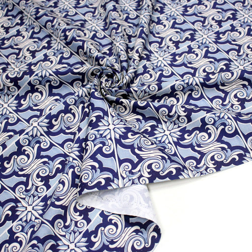 Tissu gabardine coton imprimée motif anciens carreaux de faïence bleus, azulejos - STANDARD 100 OEKO - TEX - TissusPapi.com