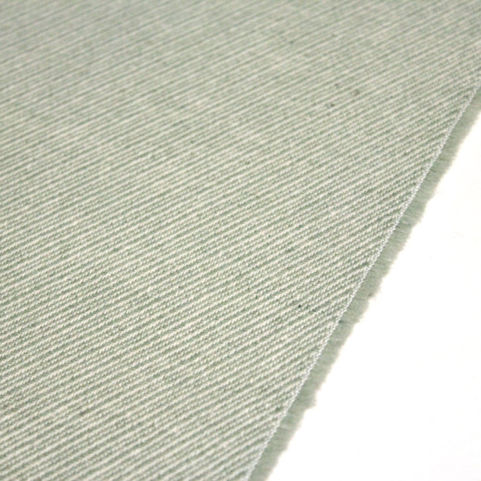 Tissu lainage faux-uni sergé de laine aux fins liserés vert amande et écrus - Fabrication italienne