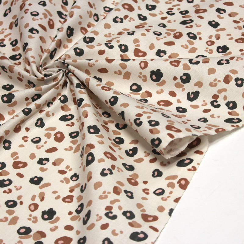 Tissu cotonnade LEOPARD, écru et taches léopard noires, roses, ocres - OEKO - TEX STANDARD 100 - TissusPapi.com