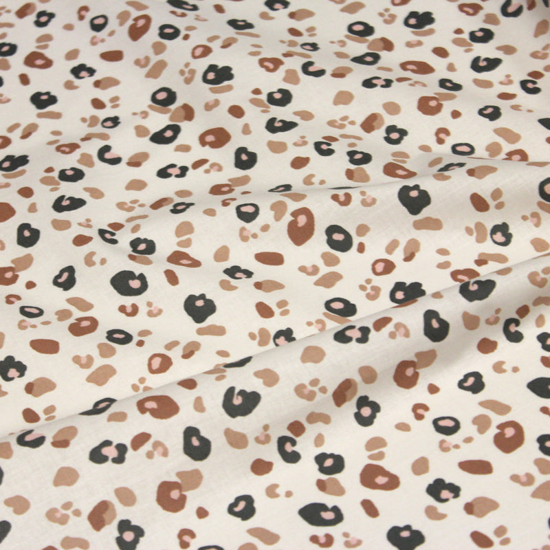 Tissu cotonnade LEOPARD, écru et taches léopard noires, roses, ocres - OEKO - TEX STANDARD 100 - TissusPapi.com