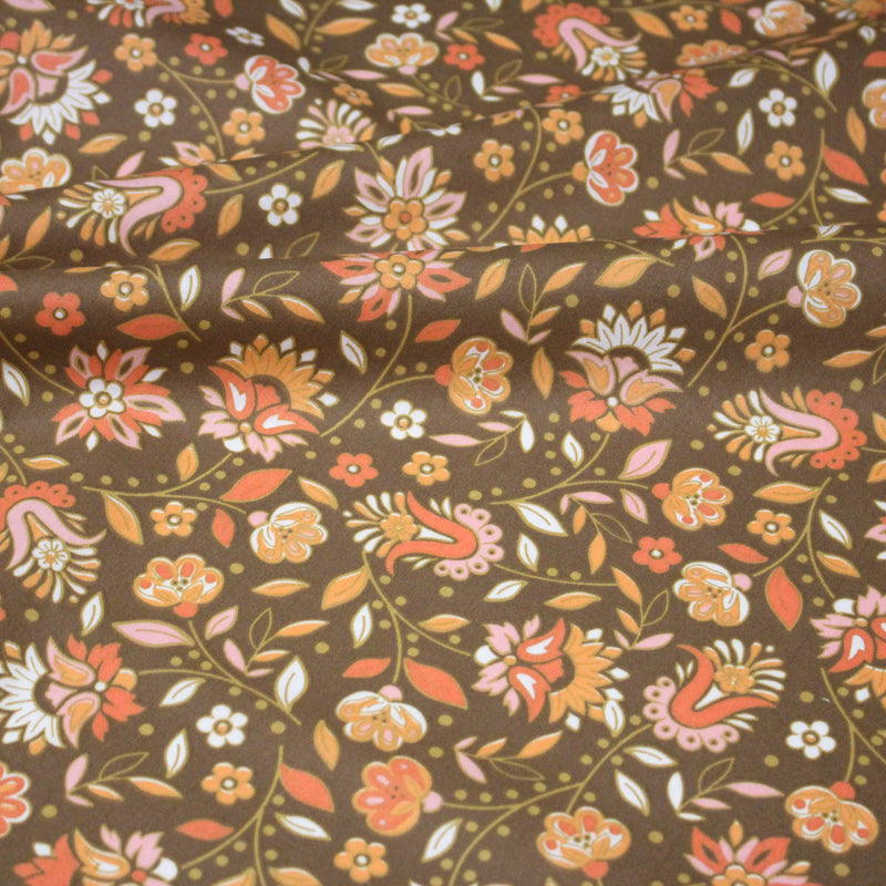 Tissu cotonnade caramel aux fleurs blanches oranges roses, tons SEVENTIES - TissusPapi.com