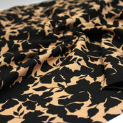 Tissu viscose fluide ocre aux feuilles noires façon silhouette - OEKO-TEX STANDARD 100 - TissusPapi.com