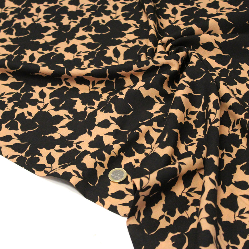 Tissu viscose fluide ocre aux feuilles noires façon silhouette - OEKO-TEX STANDARD 100 - TissusPapi.com