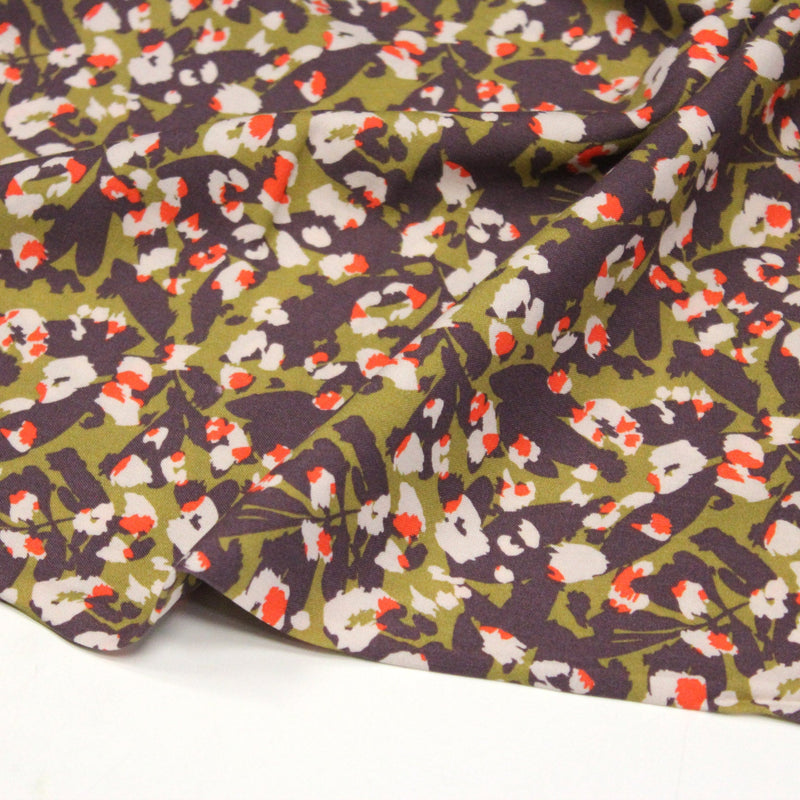 Tissu viscose fluide au feuillage abstrait vert & violet, taches écrues et oranges - OEKO-TEX STANDARD 100 - TissusPapi.com