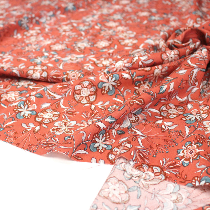 Tissu Viscose fluide motif fleuri indien corail, écru et bleu canard - COLLECTION KALAMKARI