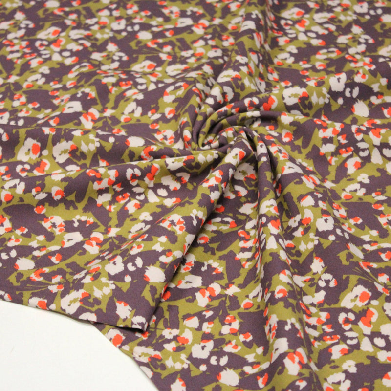 Tissu viscose fluide au feuillage abstrait vert & violet, taches écrues et oranges - OEKO-TEX STANDARD 100 - TissusPapi.com