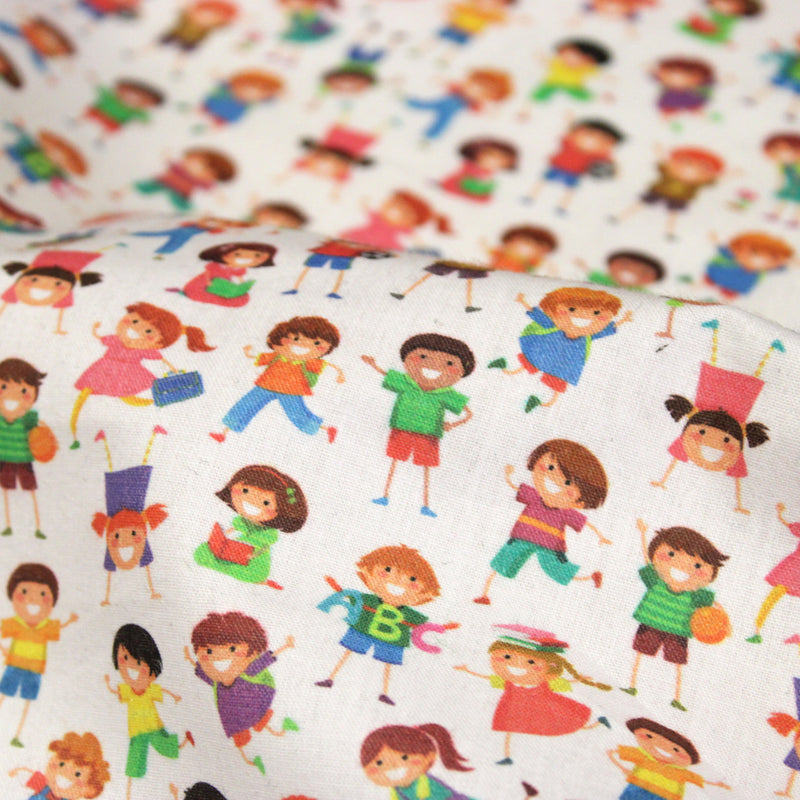 Tissu cotonnade enfant LA JOYEUSE RÉCRÉ – Petits écoliers multicolores, garçons et filles