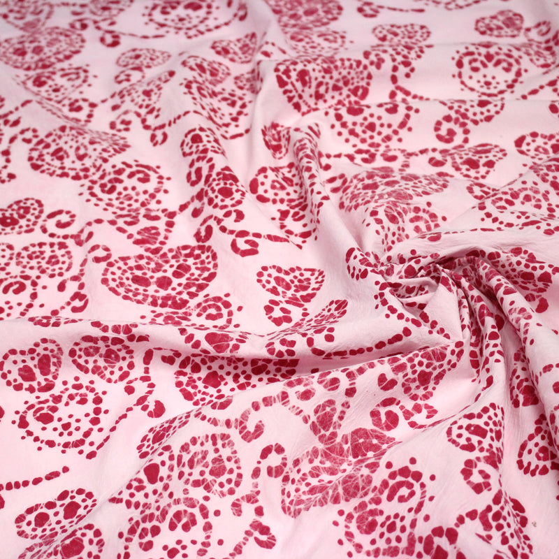 Tissu coton block print rose pâle aux coeurs roses rouges - MADE IN INDIA - TissusPapi.com