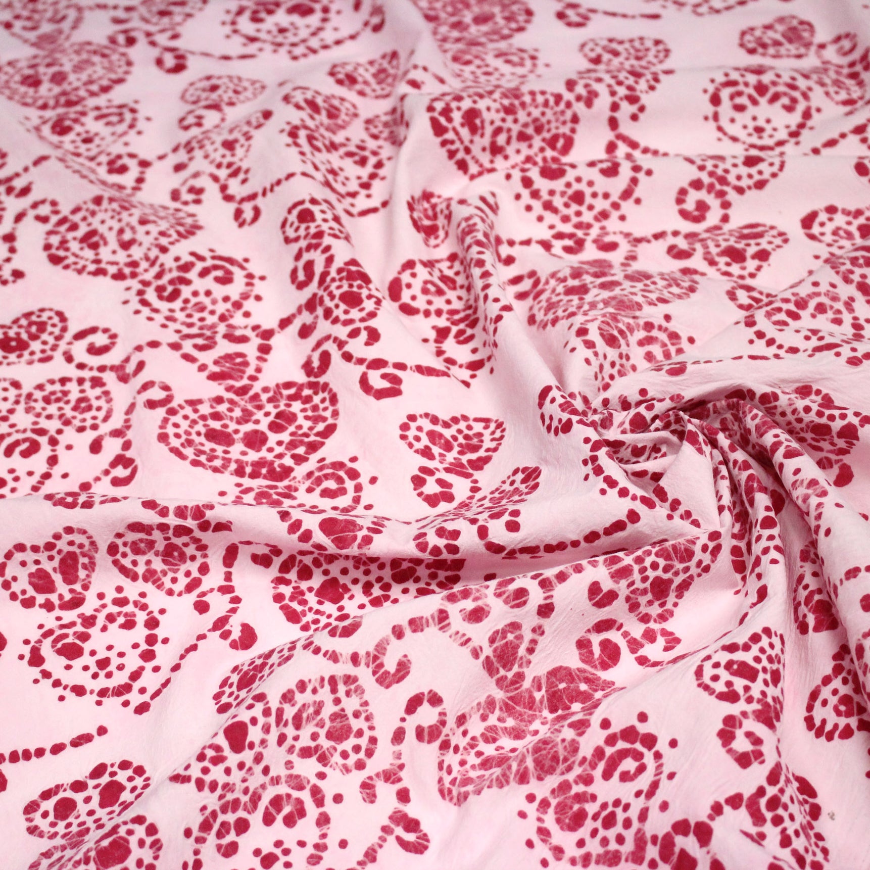 Tissu Imprimé Fleurs Et Cœurs Fond Bleu Pâle - Coton - Neuf Parfait Pour Couture