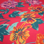 Tissu gabardine coton imprimée motif fleuri, fond fuchsia - OEKO - TEX - STUDIO ALBERTUS - TissusPapi.com