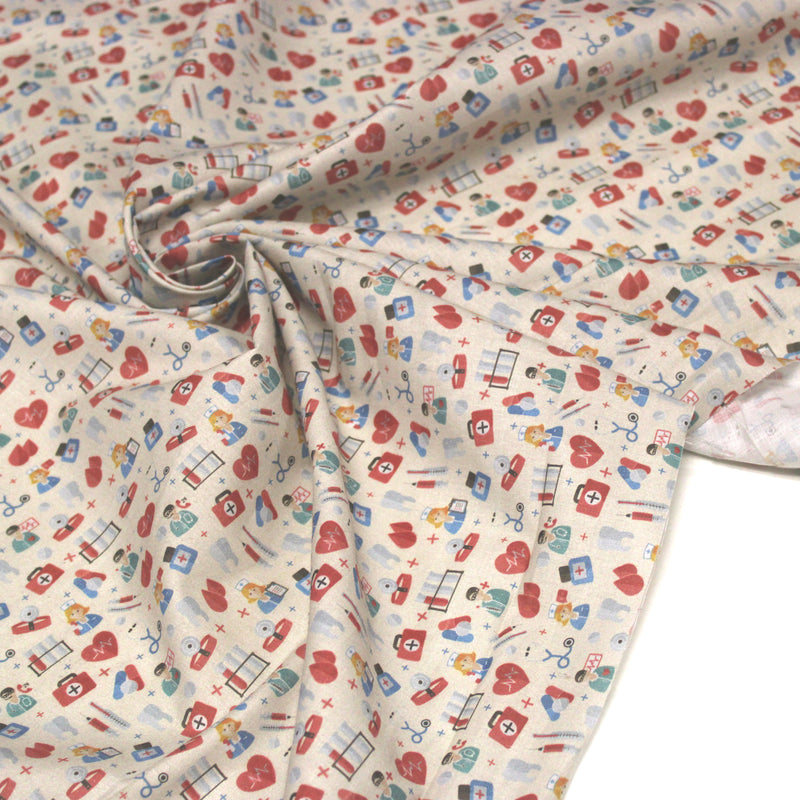 Tissu cotonnade motif médical docteurs et infirmières – fond écru