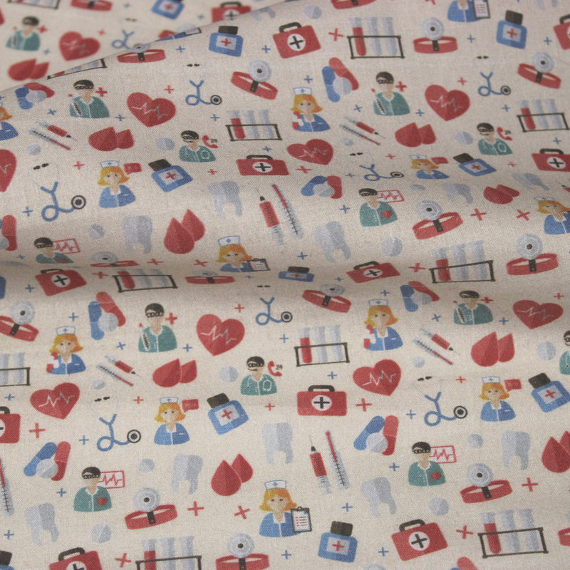 Tissu cotonnade motif médical docteurs et infirmières – fond écru