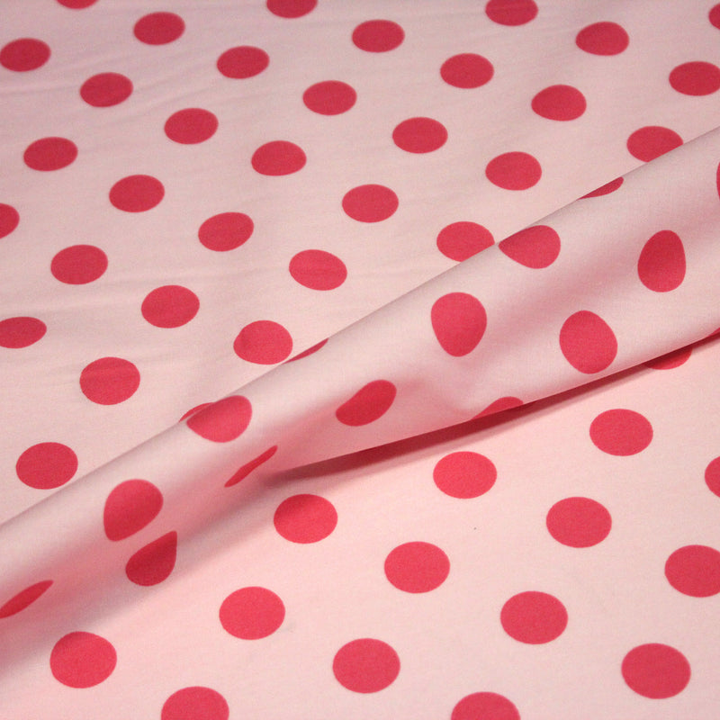 Tissu popeline de coton rose pâle à pois rouge magenta 18mm - COLLECTION POLKA DOT - TissusPapi.com