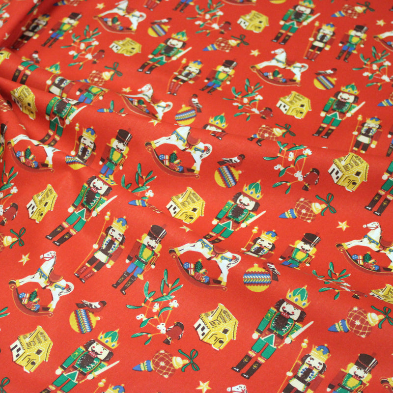 Tissu cotonnade de NOËL – Casse-noisettes et jouets d’antan, fond rouge - OEKO-TEX STANDARD 100