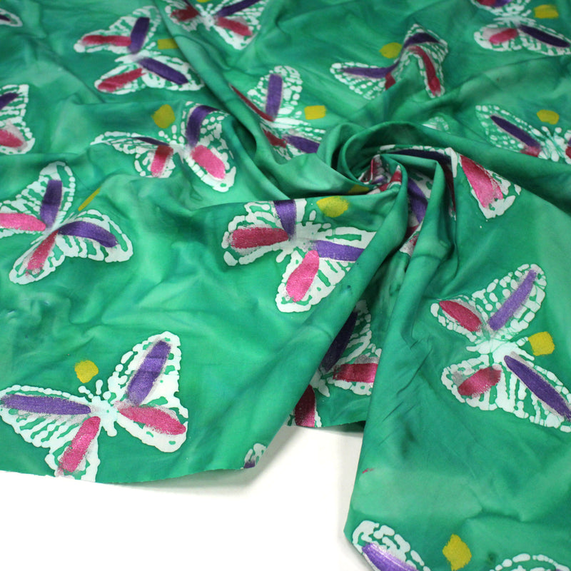 Tissu cotonnade BATIK aux papillons blanc : rose, vert, violet - MADE IN INDIA - TissusPapi.com