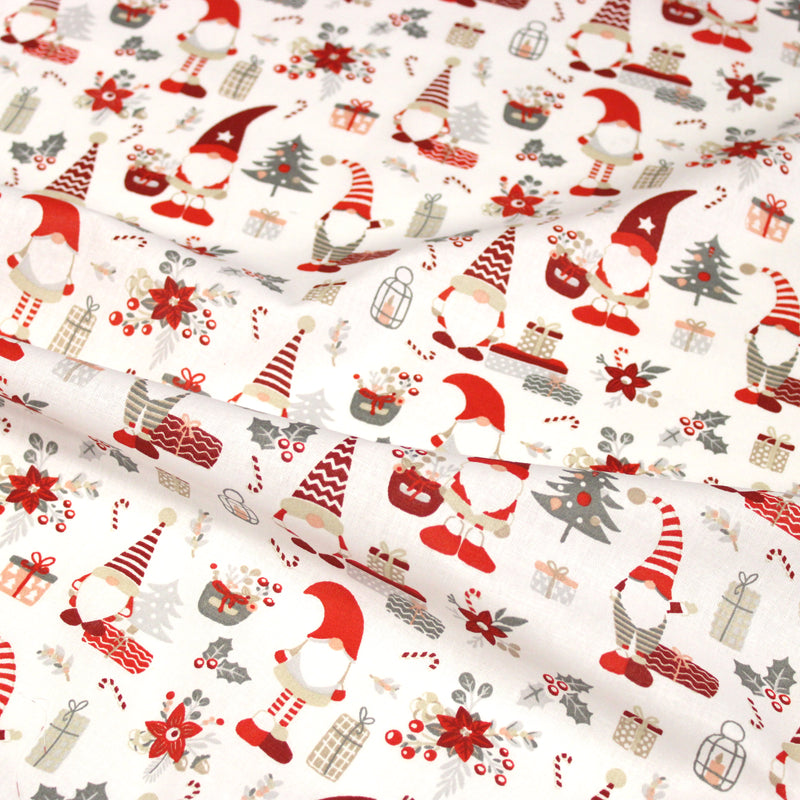 Tissu cotonnade de NOËL – Gnomes, cadeaux et fleurs de Noël rouges & gris, fond blanc - OEKO-TEX STANDARD 100