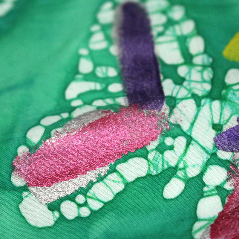 Tissu cotonnade BATIK aux papillons blanc : rose, vert, violet - MADE IN INDIA - TissusPapi.com
