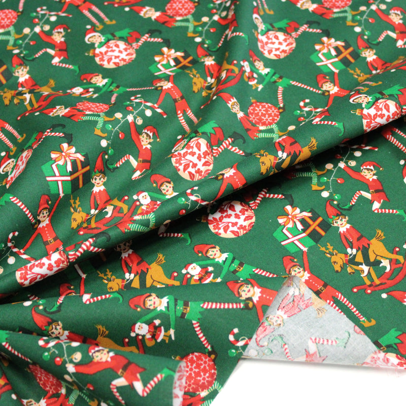 Tissu cotonnade de NOËL, les lutins et objets de Noël, fond vert - OEKO-TEX STANDARD 100