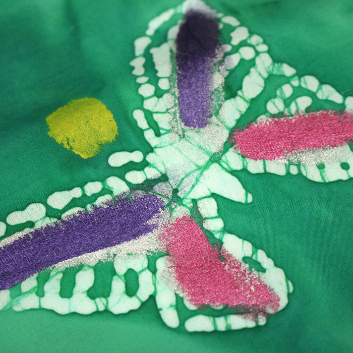 Tissu cotonnade BATIK aux papillons blanc : rose, vert, violet - MADE IN INDIA - TissusPapi.com