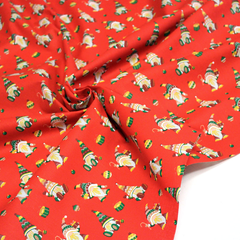 Tissu cotonnade de NOËL, Gnomes & lutins, fond rouge - OEKO-TEX STANDARD 100