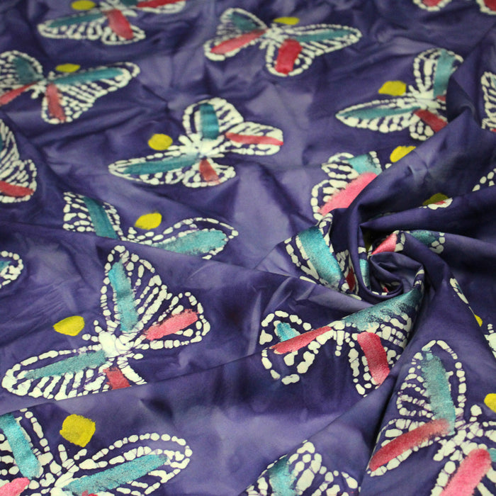 Tissu cotonnade BATIK aux papillons blanc : rose, vert, violet - MADE IN INDIA - TissusPapi.com
