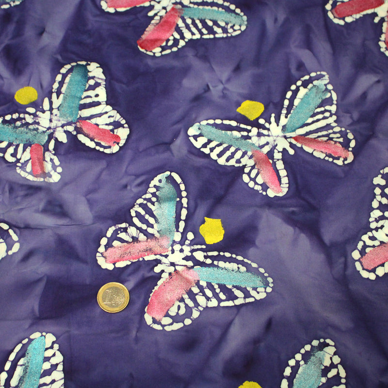 Tissu cotonnade BATIK aux papillons blanc : rose, vert, violet - MADE IN INDIA - TissusPapi.com