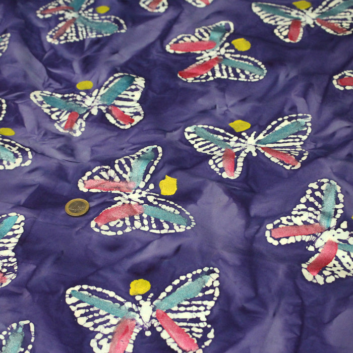 Tissu cotonnade BATIK aux papillons blanc : rose, vert, violet - MADE IN INDIA - TissusPapi.com