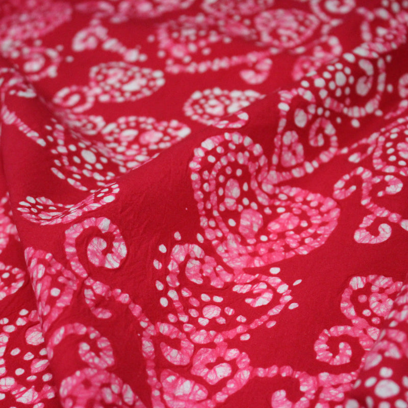 Tissu coton block rose rouge aux coeurs blancs et roses - MADE IN INDIA - TissusPapi.com