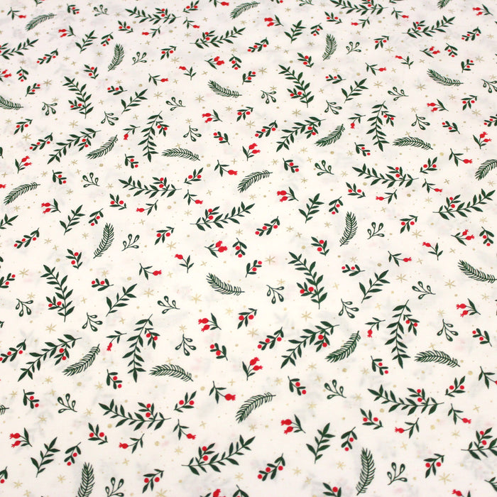 Tissu de coton de Noël blanc aux branches de houx vertes et étoiles dorées - COLLECTION NOËL - OEKO-TEX