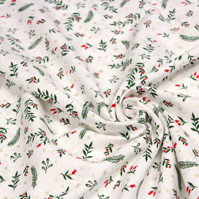 Tissu de coton de Noël blanc aux branches de houx vertes et étoiles dorées - COLLECTION NOËL - OEKO-TEX