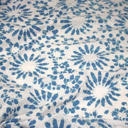 Tissu coton block print blanc cassé aux fleurs bleu turquoise - MADE IN INDIA - TissusPapi.com