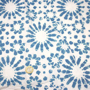 Tissu coton block print blanc cassé aux fleurs bleu turquoise - MADE IN INDIA - TissusPapi.com