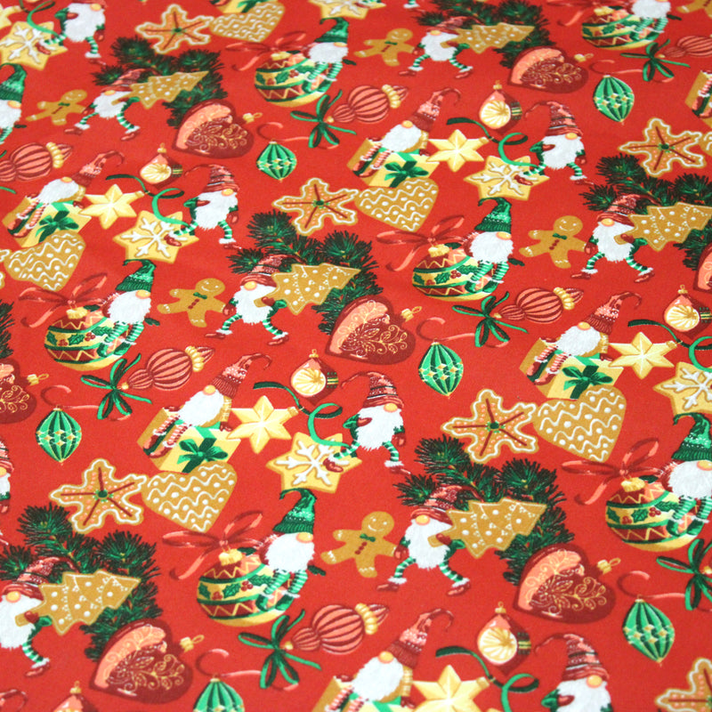Tissu cotonnade de NOËL - Gnomes et biscuits de fête, fond rouge - OEKO-TEX STANDARD 100