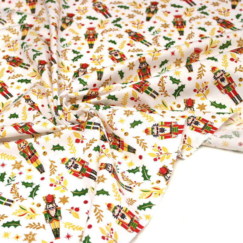 Tissu cotonnade de NOËL, Casse-noisettes, houx et feuillages ocres, fond blanc - OEKO-TEX STANDARD 100