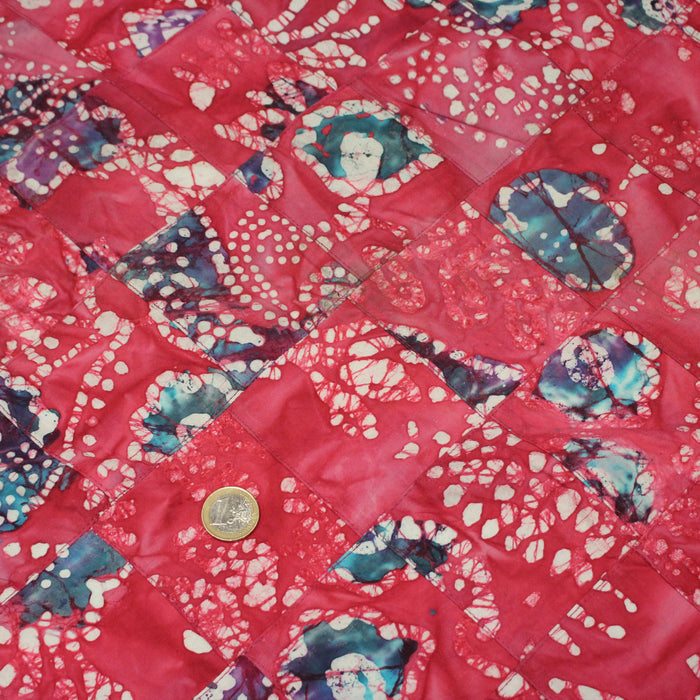 Tissu coton block print patchwork de motifs indiens, tons rose fuchsia, bleu, blanc - MADE IN INDIA - TissusPapi.com