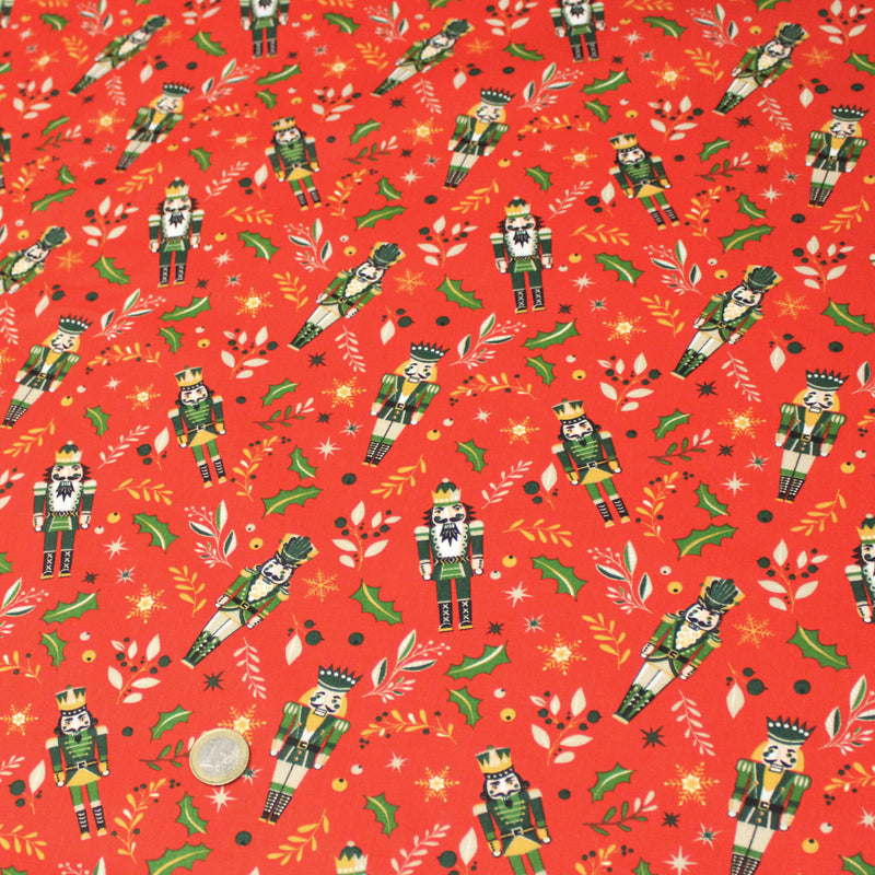 Tissu cotonnade de NOËL, Casse-noisettes, houx et feuillages ocres, fond rouge - OEKO-TEX STANDARD 100
