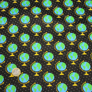 Tissu popeline coton, Les mappemondes sur fond noir étoilé - Collection VOYAGE - TissusPapi.com