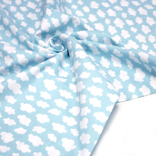 Tissu popeline coton bleu ciel aux nuages blanc, collection VOYAGE - TissusPapi.com
