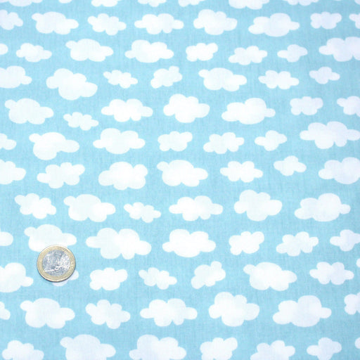 Tissu popeline coton bleu ciel aux nuages blanc, collection VOYAGE - TissusPapi.com