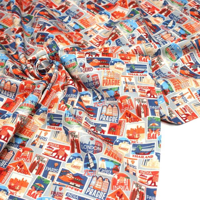 Tissu popeline coton, les autocollants de voyages, tons orange et bleus - TissusPapi.com