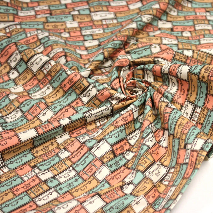 Tissu popeline coton, les valises & malettes, tons corail & vert amande - Collection VOYAGE - TissusPapi.com