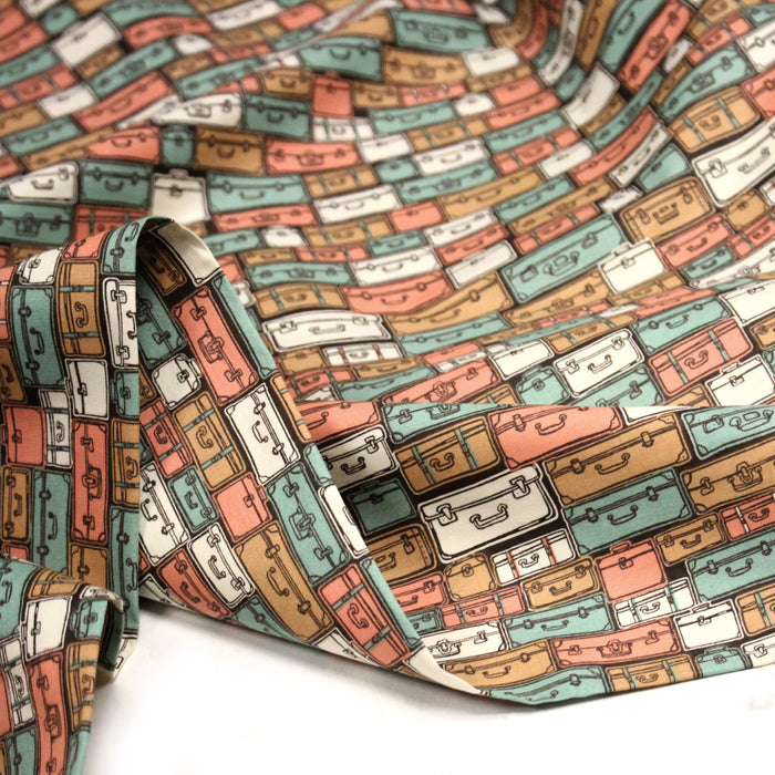Tissu popeline coton, les valises & malettes, tons corail & vert amande - Collection VOYAGE - TissusPapi.com