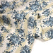 Tissu popeline coton motif floral bleu façon Toile de Jouy sur larges rayures - Collection Britannique - TissusPapi.com