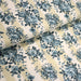 Tissu popeline coton motif floral bleu façon Toile de Jouy sur larges rayures - Collection Britannique - TissusPapi.com