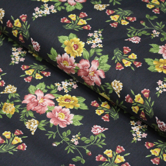 Tissu popeline coton gris aux fleurs roses et jaunes - Collection britannique - TissusPapi.com