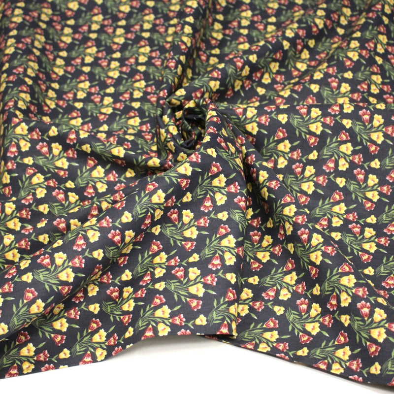 Tissu popeline coton gris aux petites fleurs roses et jaunes - Collection britannique - TissusPapi.com